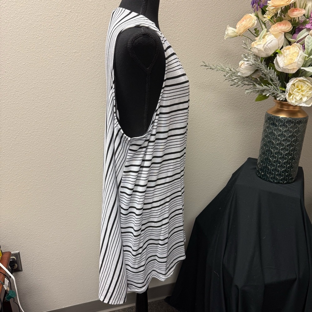 Cato 26/28W Black White Striped Open Front Vest Plus Size Casual Layering Top - Picture 4 of 7
